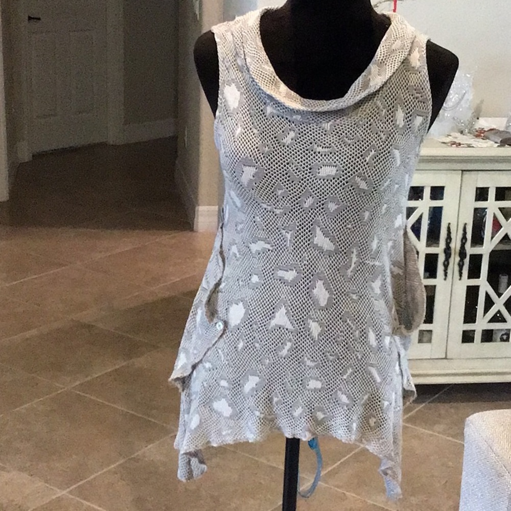 INIZIO cream/taupe knit sleeveless top, size medium